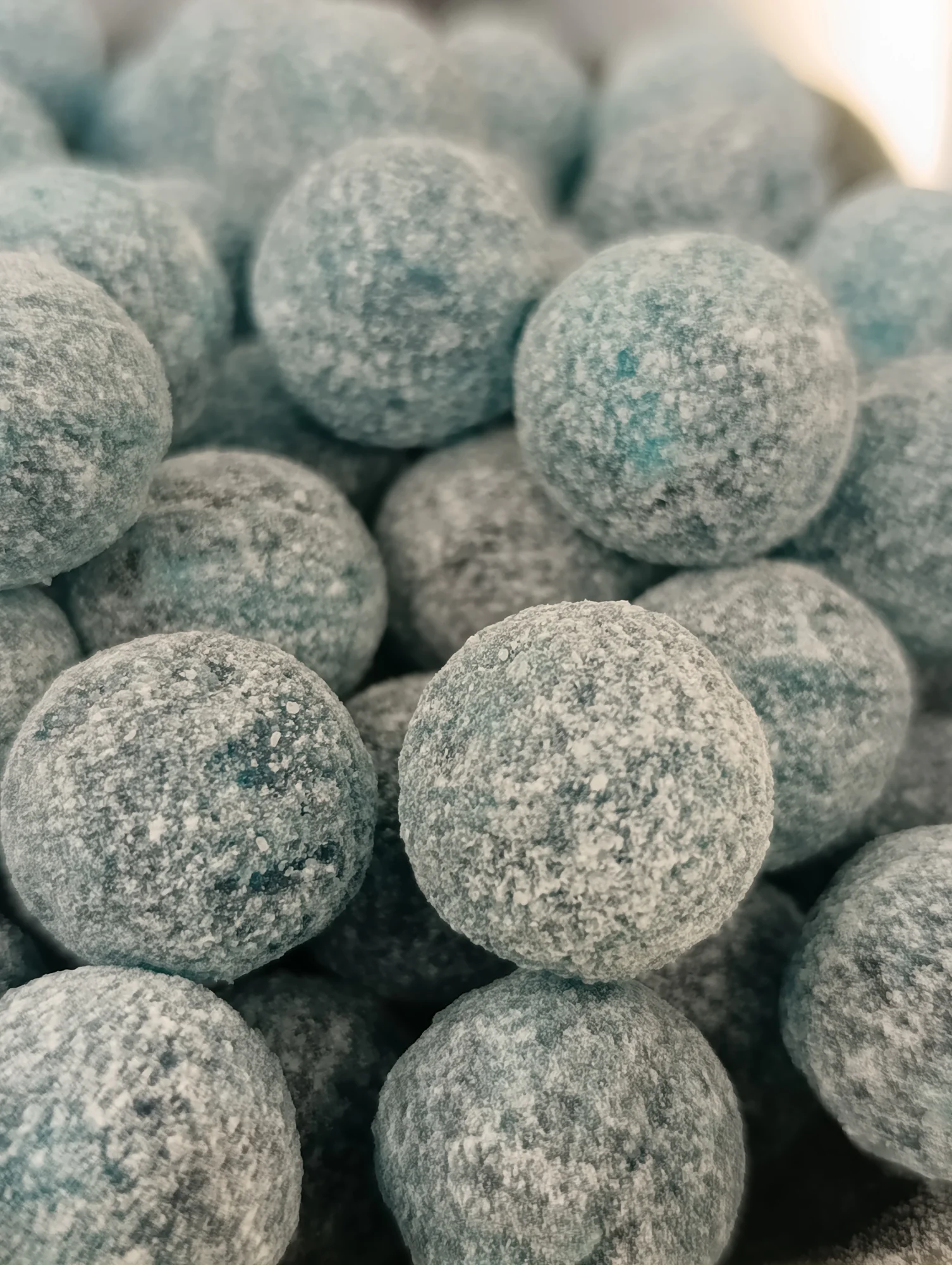Mega sour candy framboise
